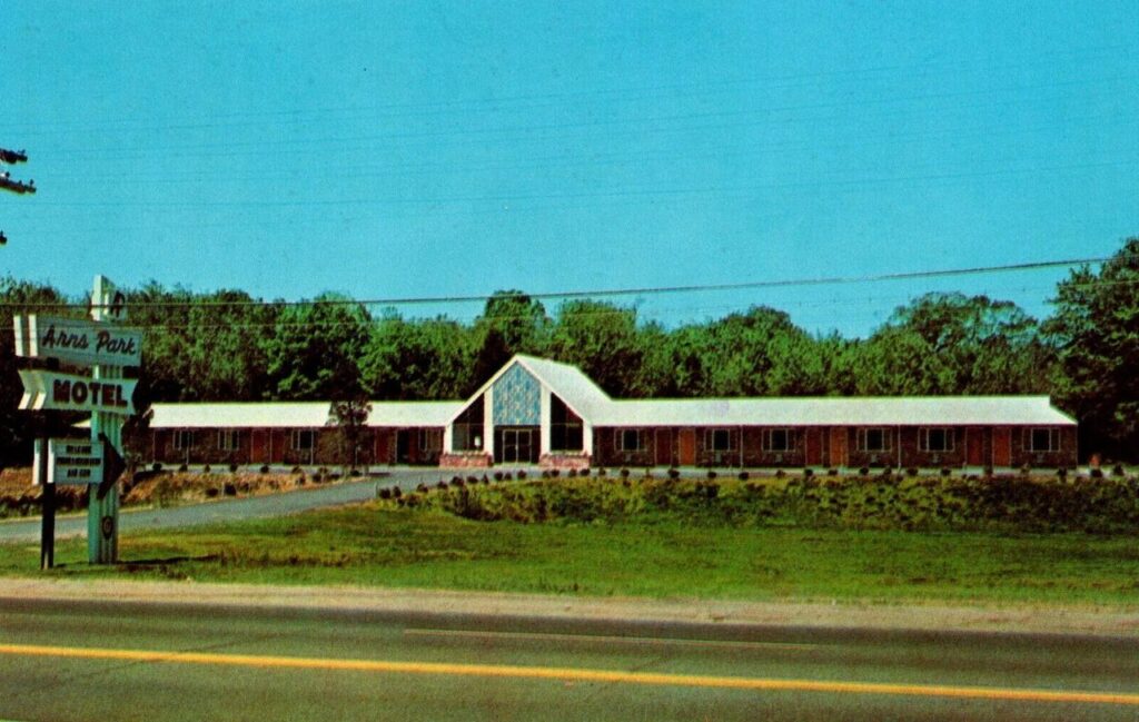 The arn's Park motel exterior